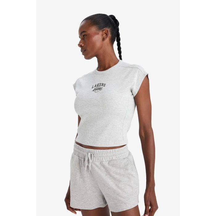 Defacto E3828 Gri DeFactoFit NBA Los Angeles Lakers Standart Fit Bisiklet Yaka Nakış Baskı Fitilli Kaşkorse Kısa Kollu Tişört
