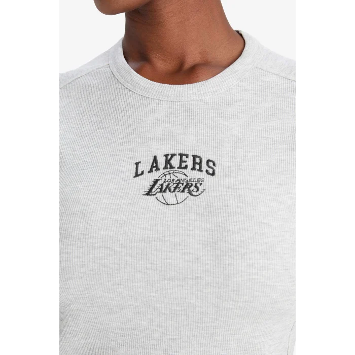 Defacto E3828 Gri DeFactoFit NBA Los Angeles Lakers Standart Fit Bisiklet Yaka Nakış Baskı Fitilli Kaşkorse Kısa Kollu Tişört