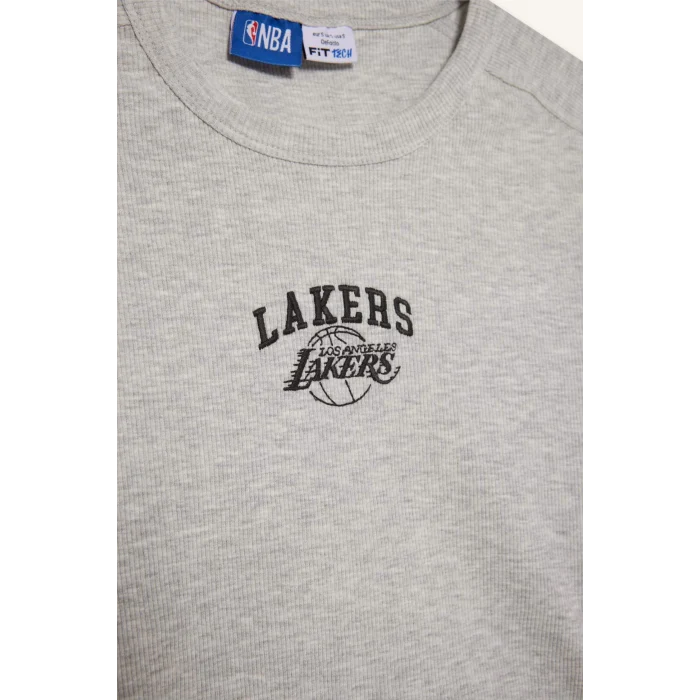 Defacto E3828 Gri DeFactoFit NBA Los Angeles Lakers Standart Fit Bisiklet Yaka Nakış Baskı Fitilli Kaşkorse Kısa Kollu Tişört