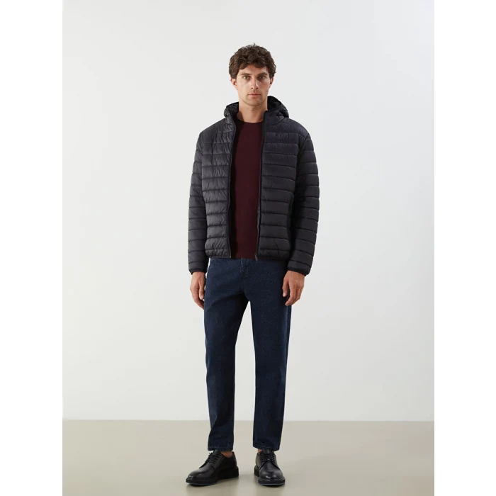 LCWAIKIKI Classic Siyah Standart Kalıp Kapüşonlu Erkek Şişme Mont