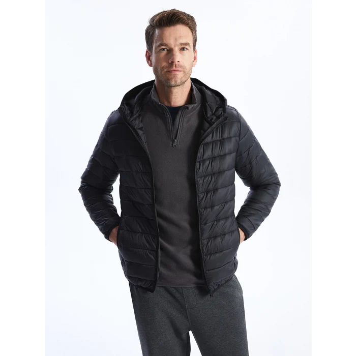 LCWAIKIKI Classic Siyah Standart Kalıp Kapüşonlu Erkek Şişme Mont