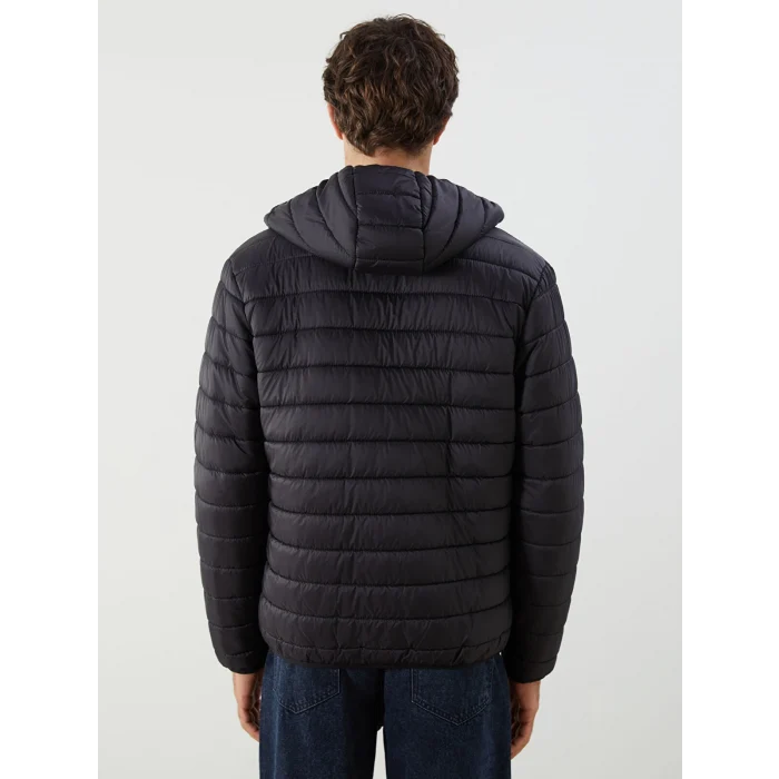 LCWAIKIKI Classic Siyah Standart Kalıp Kapüşonlu Erkek Şişme Mont