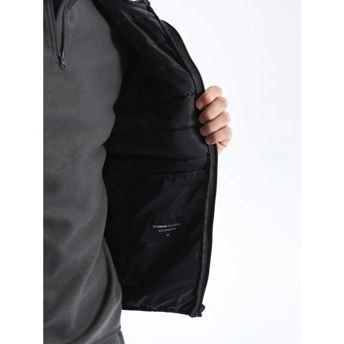 LCWAIKIKI Classic Siyah Standart Kalıp Kapüşonlu Erkek Şişme Mont