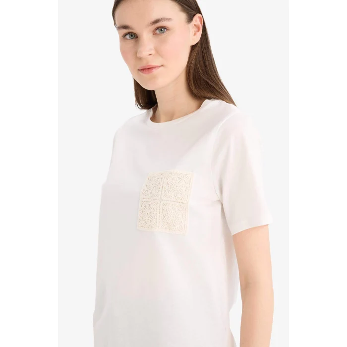 Defacto F1152 Ekru Regular Fit Bisiklet Yaka Basic Düz Penye Kısa Kollu Tişört