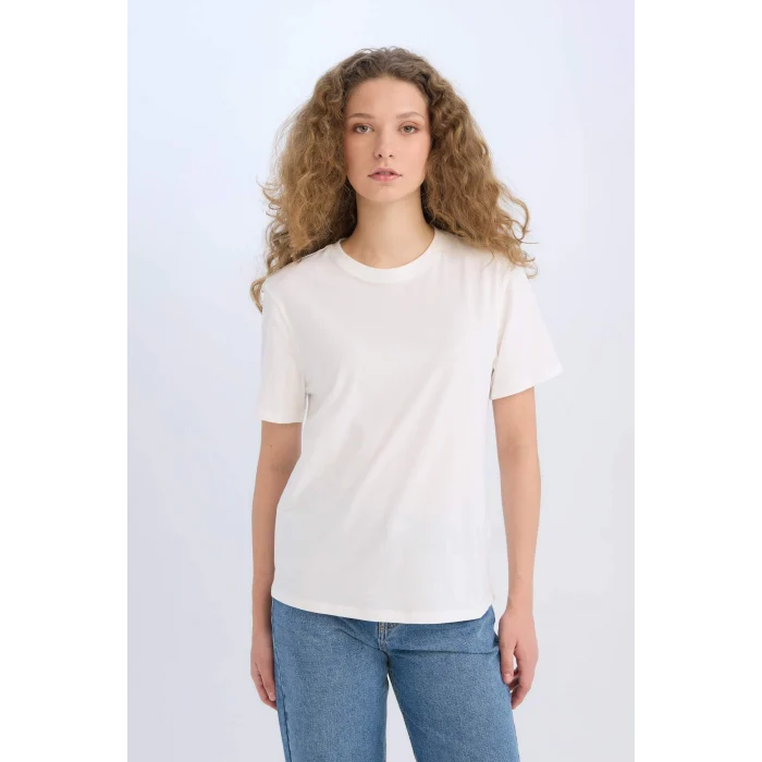 Defacto D9592 Beyaz Regular Fit Bisiklet Yaka Basic Düz Kısa Kollu Beyaz Tişört