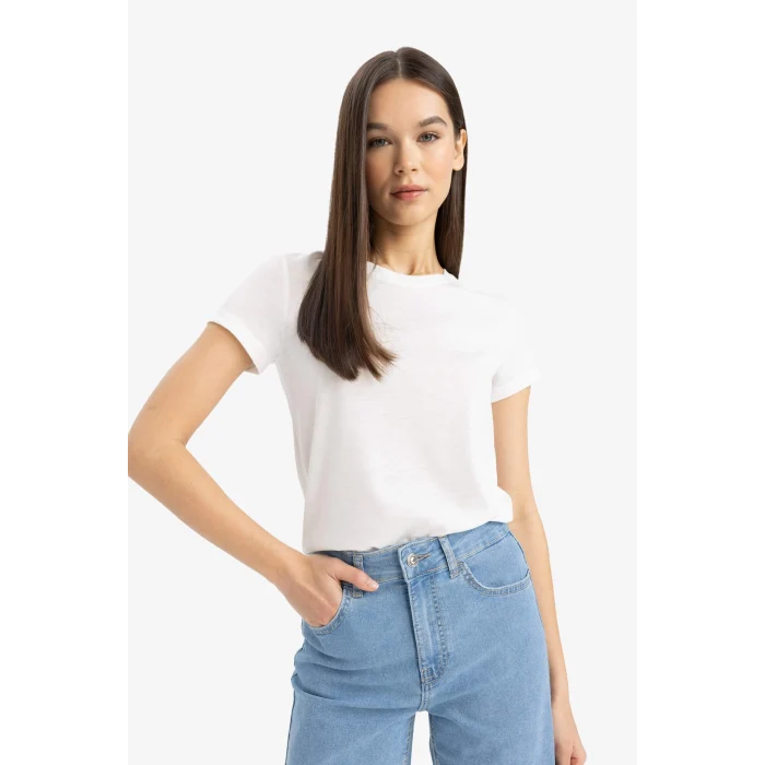 Defacto E7953 Beyaz Fitted Bisiklet Yaka Basic Düz Kısa Kollu Beyaz Tişört