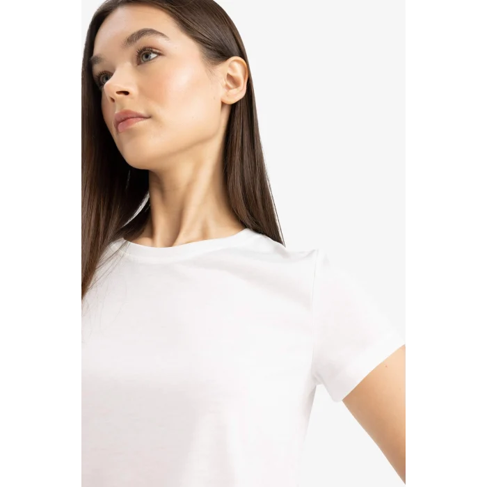 Defacto E7953 Beyaz Fitted Bisiklet Yaka Basic Düz Kısa Kollu Beyaz Tişört