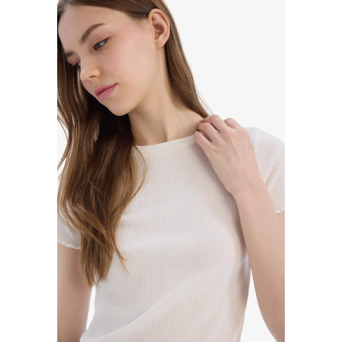 Defacto K7064 Beyaz Fitted Bisiklet Yaka Basic Düz Fitilli Kaşkorse Kısa Kollu Beyaz Tişört