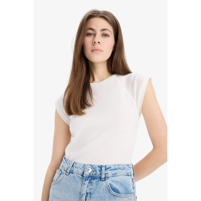 Defacto C7334 Ekru Slim Fit Dar Kesim Bisiklet Yaka Basic Düz Ribana Kısa Kollu Tişört