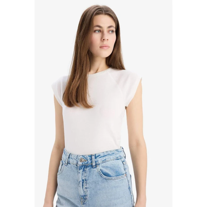 Defacto C7334 Ekru Slim Fit Dar Kesim Bisiklet Yaka Basic Düz Ribana Kısa Kollu Tişört