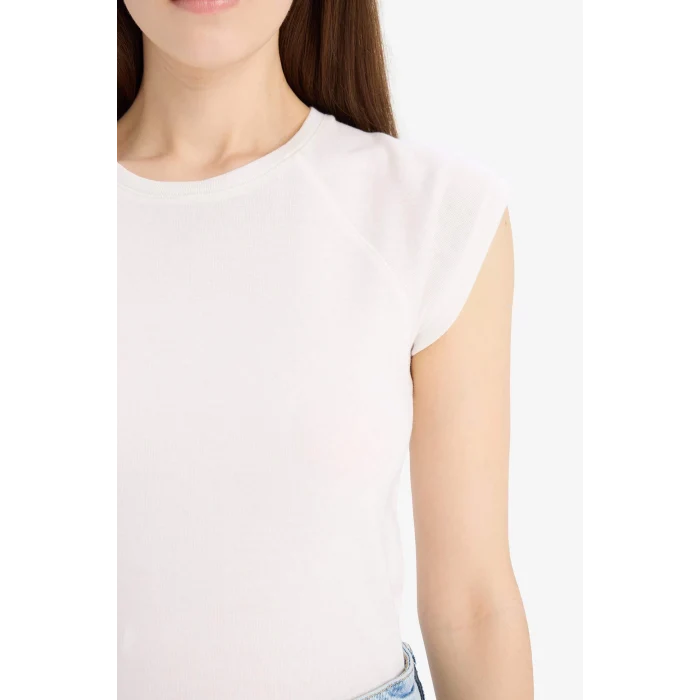 Defacto C7334 Ekru Slim Fit Dar Kesim Bisiklet Yaka Basic Düz Ribana Kısa Kollu Tişört