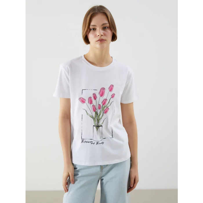 XSIDE Beyaz Bisiklet Yaka Gül Baskılı Kadın Tişört