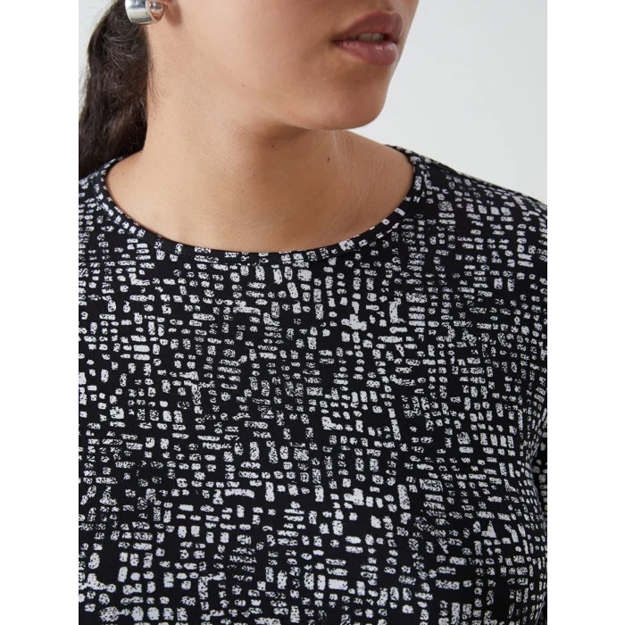 LCW Grace Siyah Bisiklet Yaka Desenli Kadın Tişört