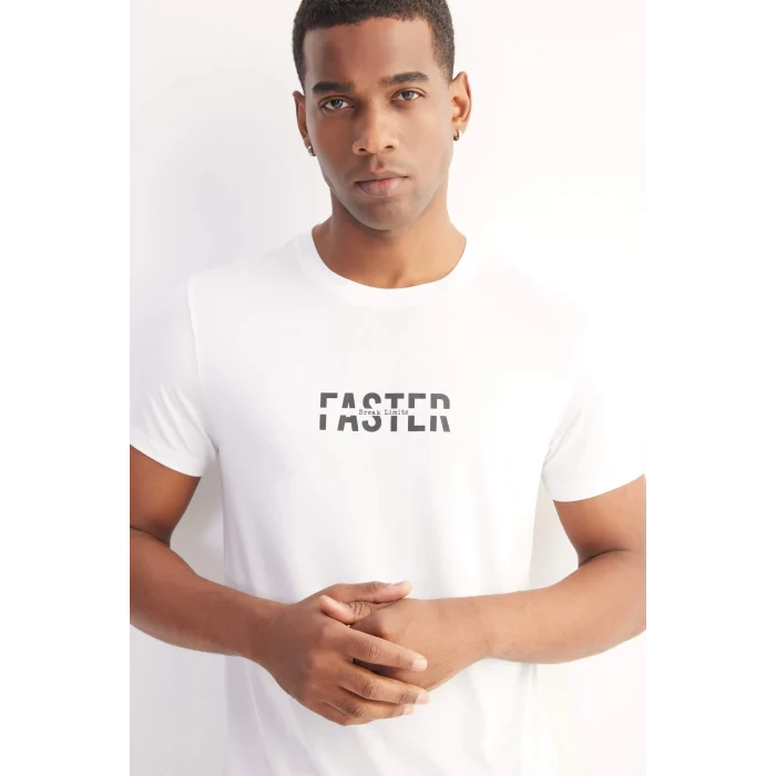 Defacto D7811 Beyaz DeFactoFit Esnek Kumaş Slim Fit Dar Kesim Bisiklet Yaka Baskılı Sporcu Kısa Kollu Tişört