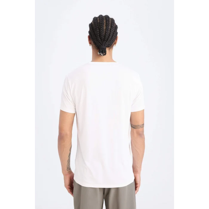 Defacto D7811 Beyaz DeFactoFit Esnek Kumaş Slim Fit Dar Kesim Bisiklet Yaka Baskılı Sporcu Kısa Kollu Tişört