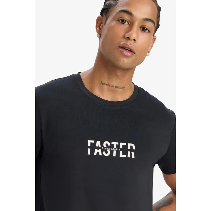 Defacto D7811 Siyah DeFactoFit Esnek Kumaş Slim Fit Dar Kesim Bisiklet Yaka Baskılı Sporcu Kısa Kollu Tişört
