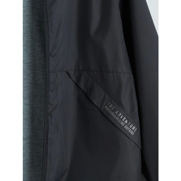 LCW Kids Siyah Kapüşonlu Erkek Çocuk Yağmurluk