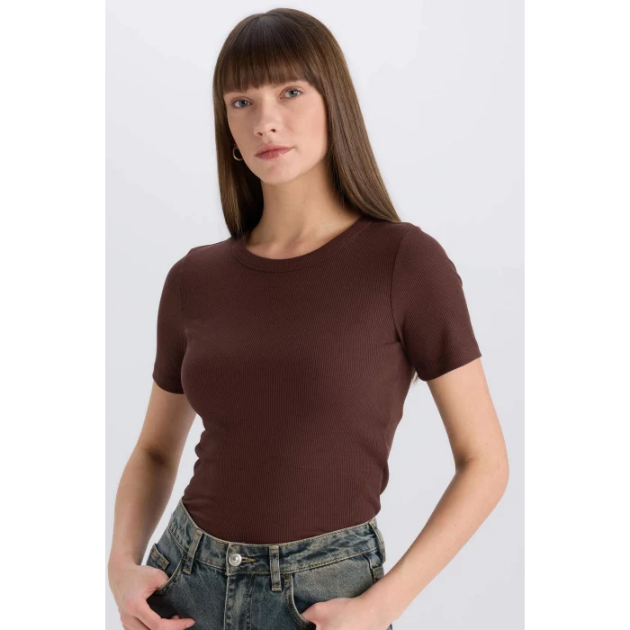 Defacto C0097 Kahve Slim Fit Dar Kesim Bisiklet Yaka Fitilli Kaşkorse Basic Düz Kısa Kollu Tişört