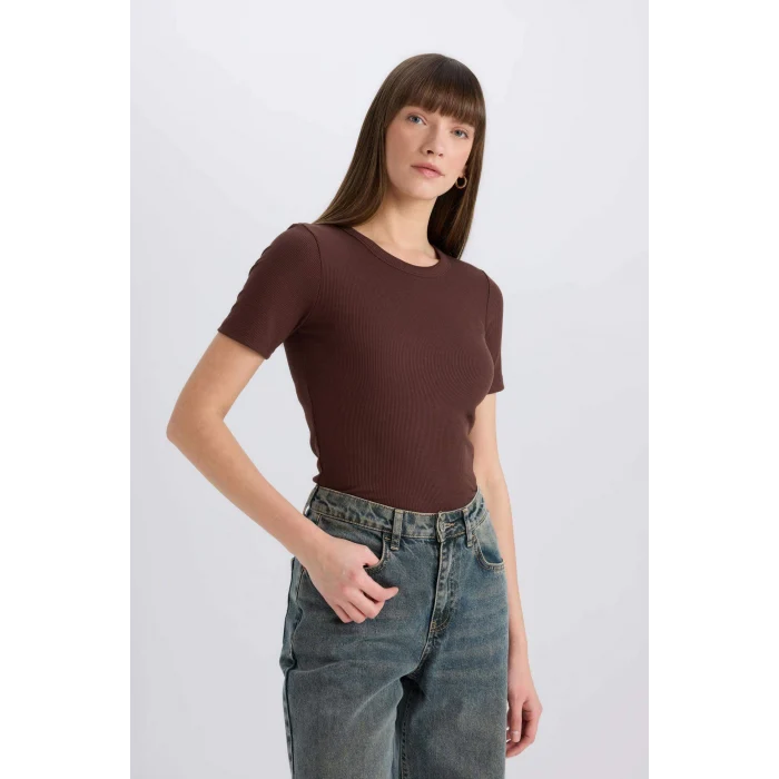 Defacto C0097 Kahve Slim Fit Dar Kesim Bisiklet Yaka Fitilli Kaşkorse Basic Düz Kısa Kollu Tişört