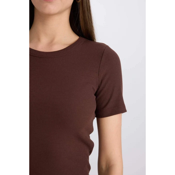 Defacto C0097 Kahve Slim Fit Dar Kesim Bisiklet Yaka Fitilli Kaşkorse Basic Düz Kısa Kollu Tişört