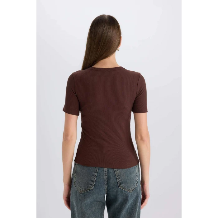 Defacto C0097 Kahve Slim Fit Dar Kesim Bisiklet Yaka Fitilli Kaşkorse Basic Düz Kısa Kollu Tişört
