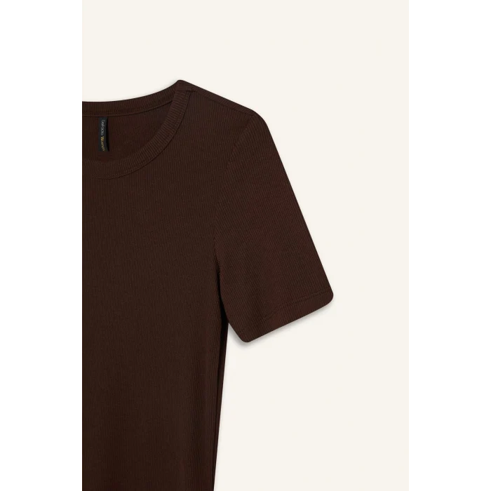 Defacto C0097 Kahve Slim Fit Dar Kesim Bisiklet Yaka Fitilli Kaşkorse Basic Düz Kısa Kollu Tişört