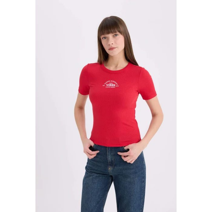 Defacto E5069 Kırmızı Fitted Bisiklet Yaka Baskılı Fitilli Kaşkorse Kısa Kollu Tişört