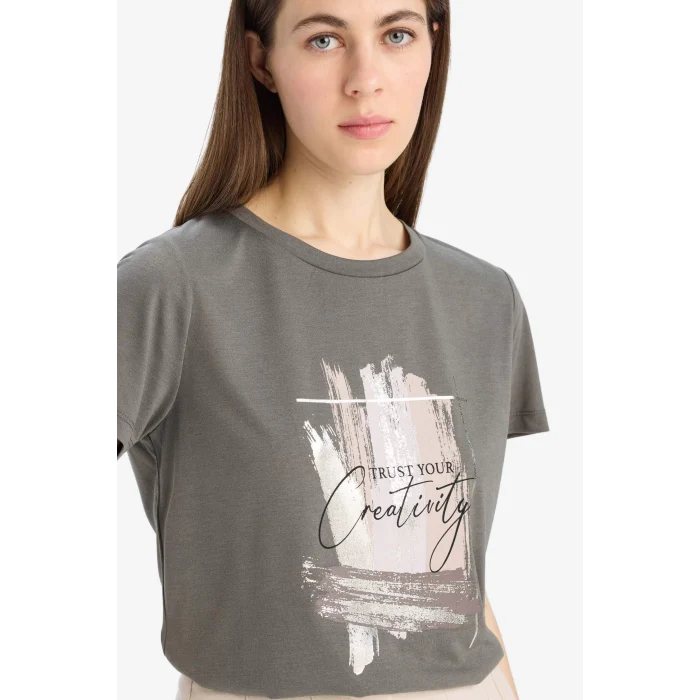 Defacto E5062 Haki Relax Fit Bisiklet Yaka Baskılı Kısa Kollu Tişört