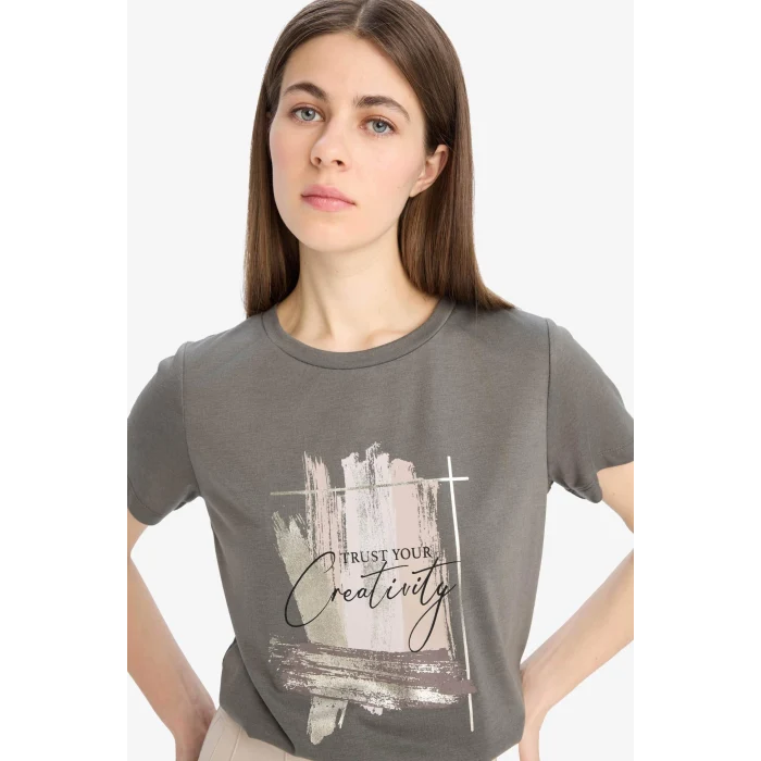 Defacto E5062 Haki Relax Fit Bisiklet Yaka Baskılı Kısa Kollu Tişört