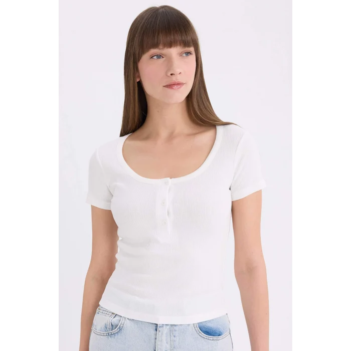 Defacto E5781 Ekru Slim Fit Dar Kesim Yuvarlak Yaka Basic Düz Fitilli Kaşkorse Kısa Kollu Beyaz Tişört