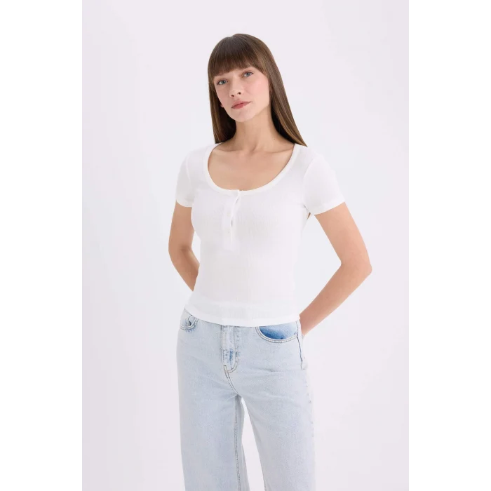 Defacto E5781 Ekru Slim Fit Dar Kesim Yuvarlak Yaka Basic Düz Fitilli Kaşkorse Kısa Kollu Beyaz Tişört
