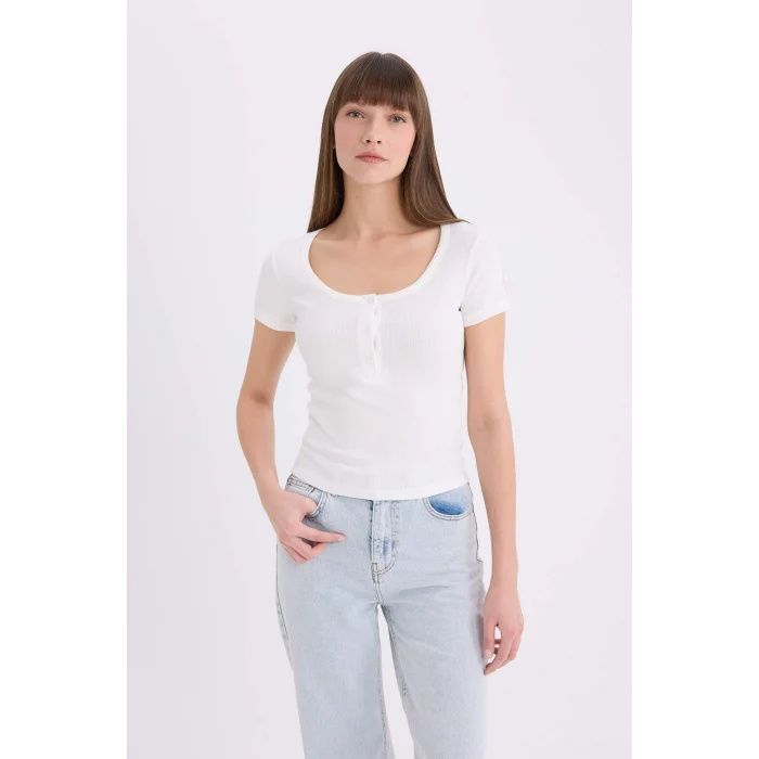 Defacto E5781 Ekru Slim Fit Dar Kesim Yuvarlak Yaka Basic Düz Fitilli Kaşkorse Kısa Kollu Beyaz Tişört