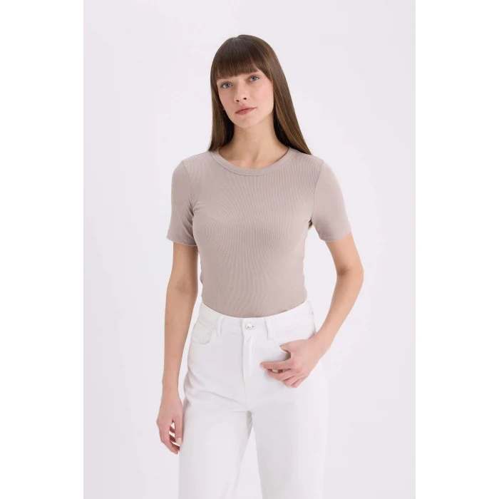 Defacto C0097 Bej Slim Fit Dar Kesim Bisiklet Yaka Fitilli Kaşkorse Basic Düz Kısa Kollu Tişört