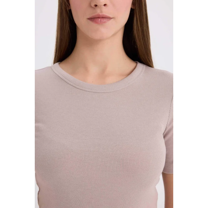 Defacto C0097 Bej Slim Fit Dar Kesim Bisiklet Yaka Fitilli Kaşkorse Basic Düz Kısa Kollu Tişört