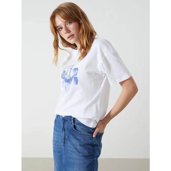 LCW Vision Beyaz Bisiklet Yaka Baskılı Kadın Tişört