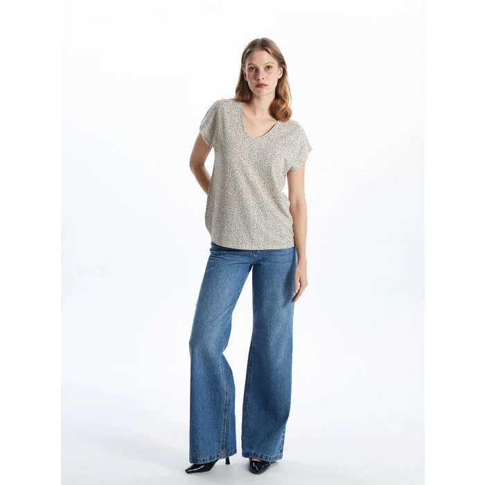 LCWAIKIKI Classic Kahverengi V Yaka Desenli Kadın Tişört