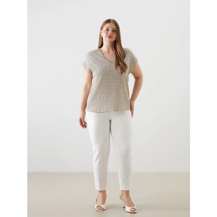 LCWAIKIKI Classic Kahverengi V Yaka Desenli Kadın Tişört