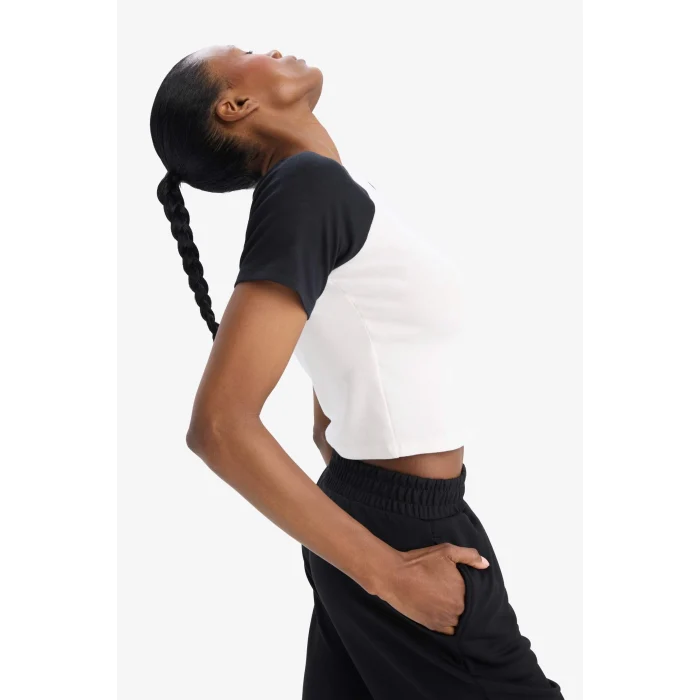 Defacto D9032 Ekru DeFactoFit Slim Fit Dar Kesim Bisiklet Yaka Baskılı Sporcu Ribana Kısa Kollu Tişört