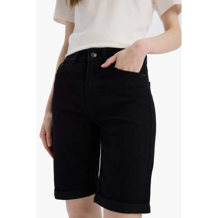 Defacto A1958 Siyah Normal Bel Katlamalı Paça Jean Bermuda Şort