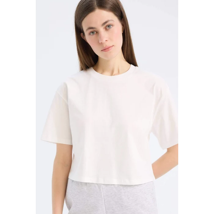 Defacto C7459 Ekru Boxy Fit Bisiklet Yaka Basic Düz Penye Kısa Kollu Tişört