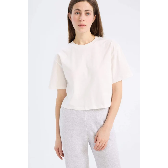 Defacto C7459 Ekru Boxy Fit Bisiklet Yaka Basic Düz Penye Kısa Kollu Tişört