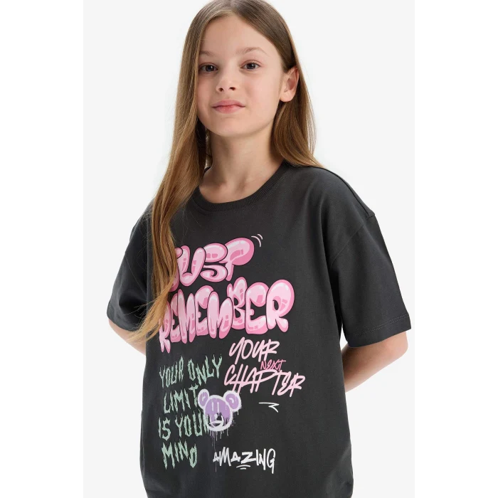 Defacto E0356 Antrasit Kız Çocuk Oversize Geniş Kalıp Bisiklet Yaka Baskılı Kısa Kollu Tişört