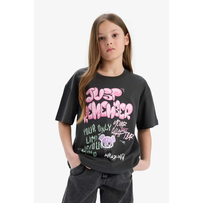 Defacto E0356 Antrasit Kız Çocuk Oversize Geniş Kalıp Bisiklet Yaka Baskılı Kısa Kollu Tişört