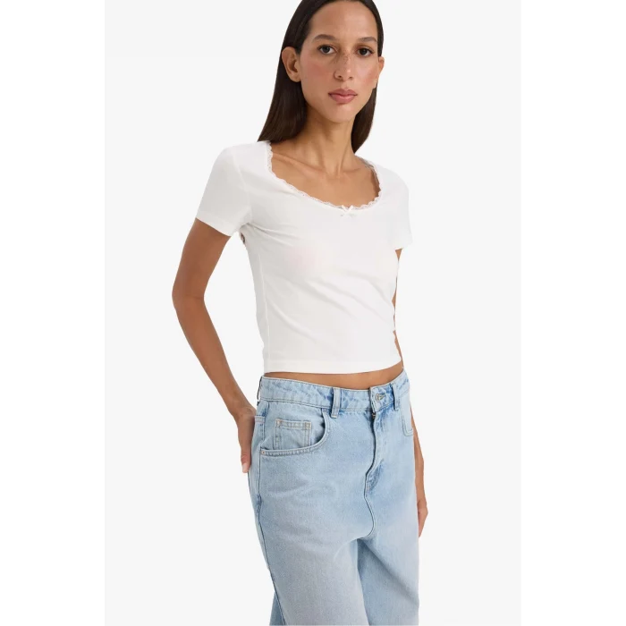 Defacto E9915 Beyaz Fitted Dantel Yaka Kısa Kollu Beyaz Tişört