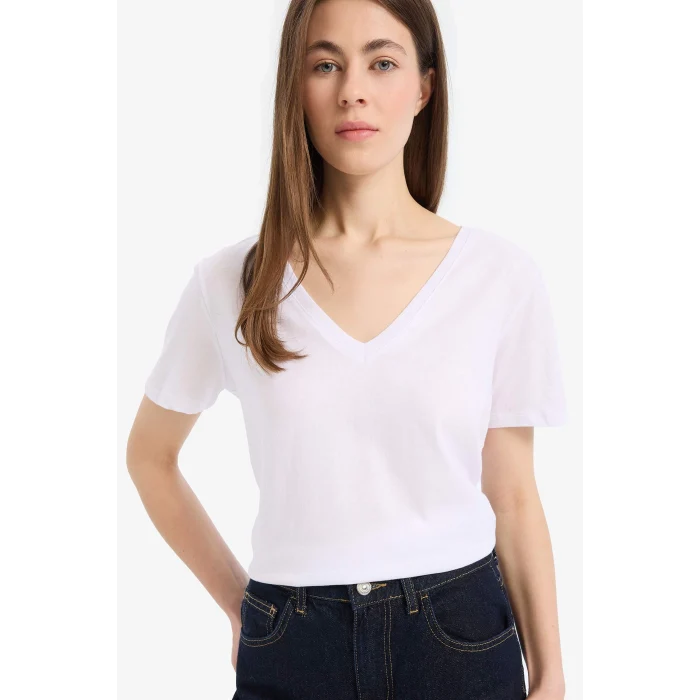 Defacto W9578 Beyaz %100 Pamuk Regular Fit V Yaka Basic Düz Kısa Kollu Beyaz Tişört