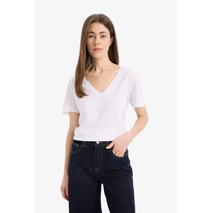 Defacto W9578 Beyaz %100 Pamuk Regular Fit V Yaka Basic Düz Kısa Kollu Beyaz Tişört