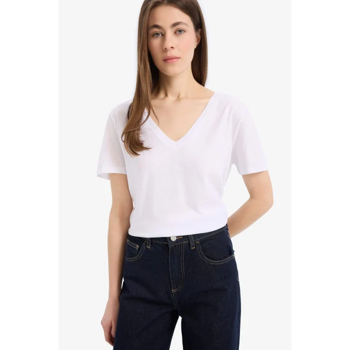 Defacto W9578 Beyaz %100 Pamuk Regular Fit V Yaka Basic Düz Kısa Kollu Beyaz Tişört