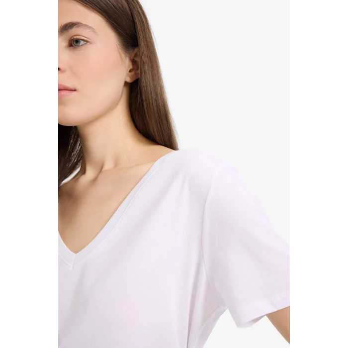 Defacto W9578 Beyaz %100 Pamuk Regular Fit V Yaka Basic Düz Kısa Kollu Beyaz Tişört