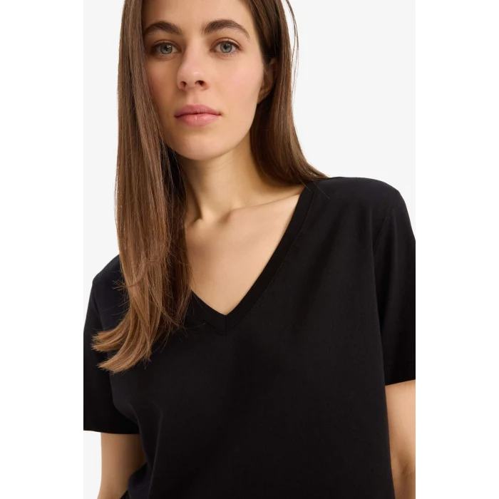 Defacto W9578 Siyah %100 Pamuk Regular Fit V Yaka Basic Düz Kısa Kollu Siyah Tişört