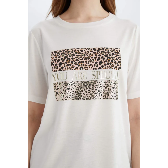 Defacto D8925 Ekru Regular Fit Bisiklet Yaka Leopar Baskılı Kısa Kollu Tişört